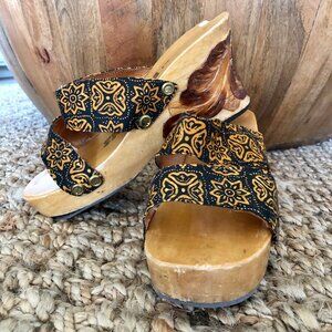 KLONKS Handmade Indonesian Carved Laquered Wood Sandals Size 7 XL